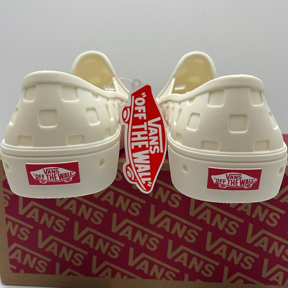 Vans Men’s Slip-On Trk
Marshmallow
VN0A5HF8FS8
Sneakers - Picture 13 of 16